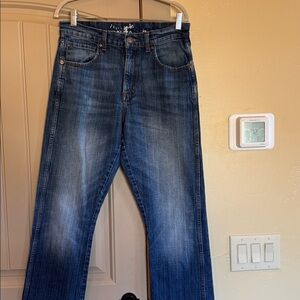 Wrangler retro straight leg men’s jeans.